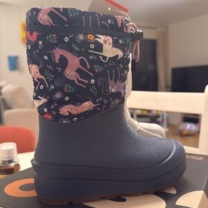 bogs kids winter boots new with tag